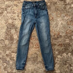 Judy Blue Medium Wash Skinny Jeans